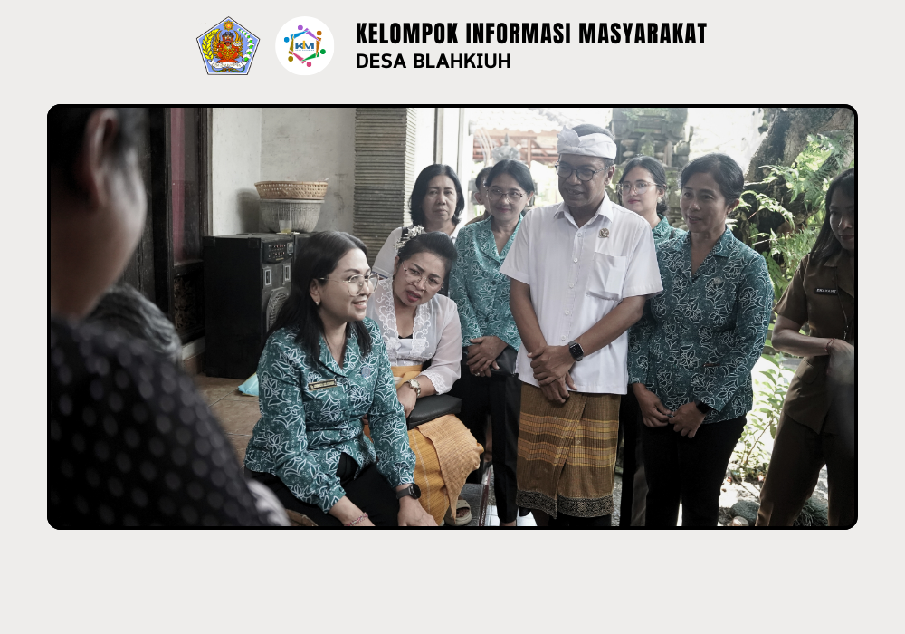 Penyerahan Bantuan Sembako oleh Ibu Bupati Badung di Wilayah Banjar Kembangsari Desa Blahkiuh - Image 5