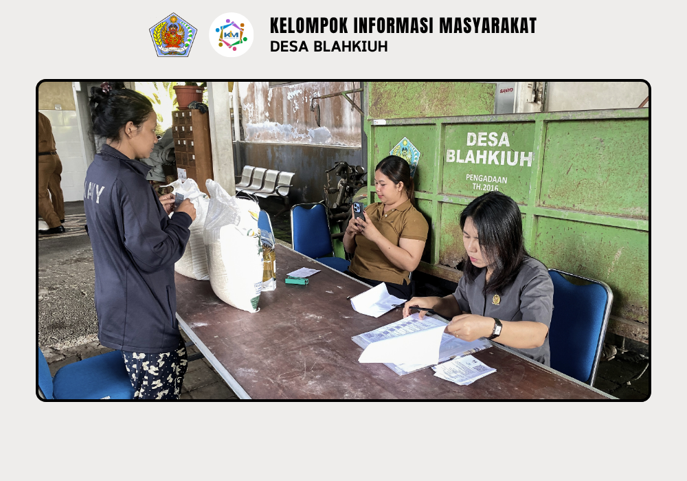 Penyaluran Bahan Pangan Beras dan Minyak Goreng dari Kementerian Koordinator Bidang Pangan Republik Indonesia di Kantor Perbekel Blahkiuh - Image 8