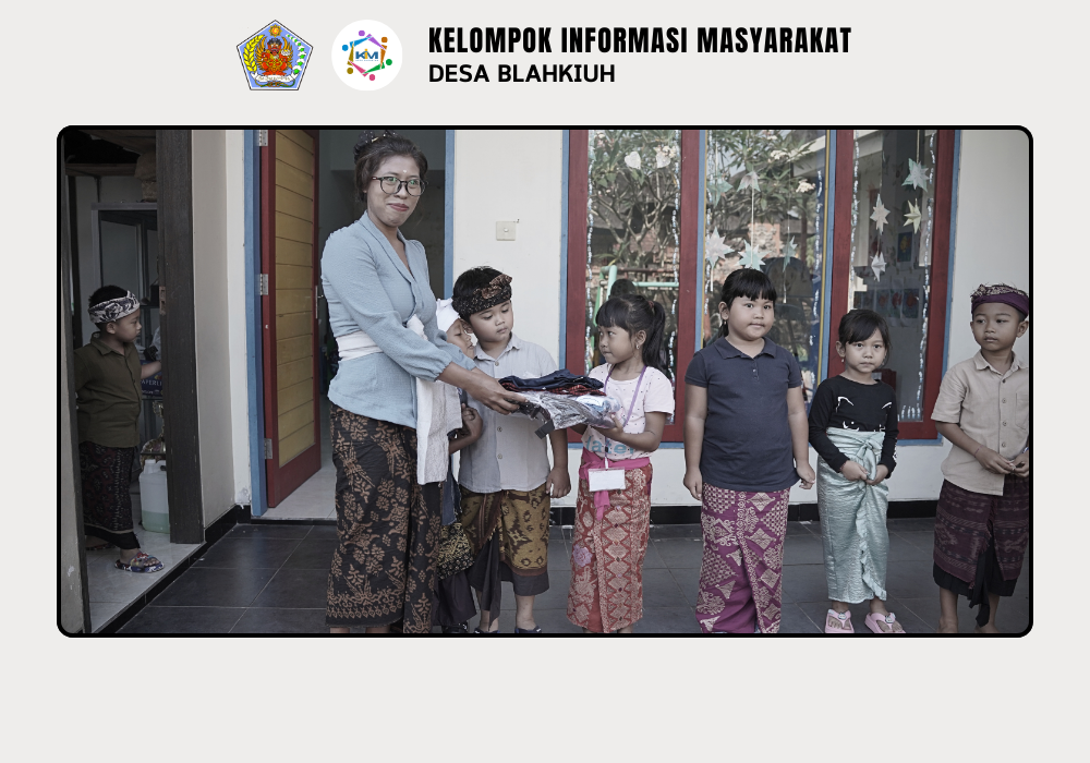 Kegiatan Serah Terima Seragam TK Singasari I dan TK Singasari II Desa Blahkiuh - Image 5