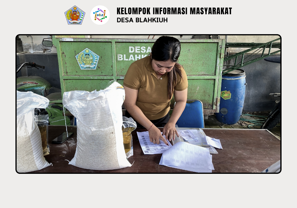 Penyaluran Bahan Pangan Beras dan Minyak Goreng dari Kementerian Koordinator Bidang Pangan Republik Indonesia di Kantor Perbekel Blahkiuh - Image 5