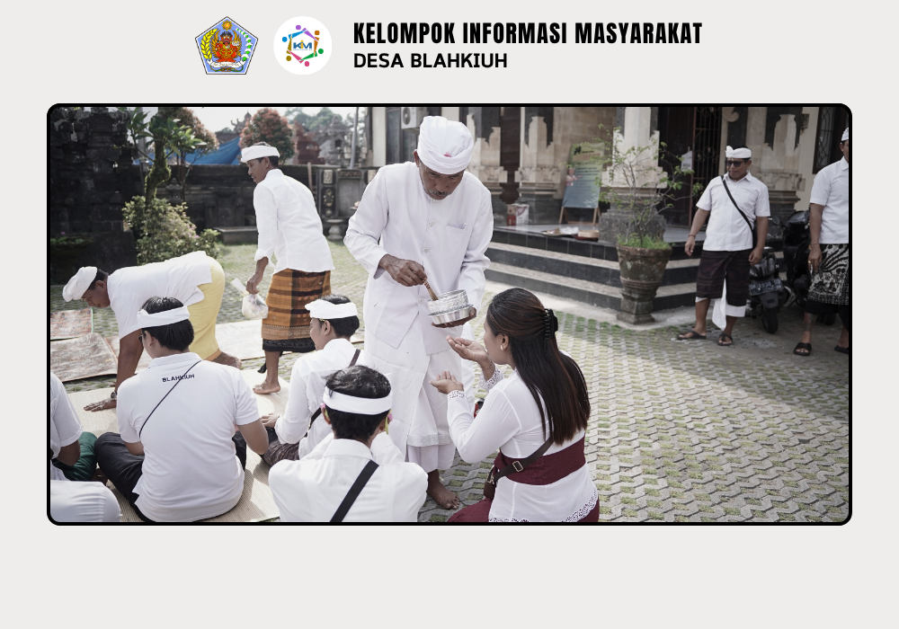 Persembahyangan Bersama dalam Rangka Tumpek Wariga di Kantor Perbekel Blahkiuh - Image 7