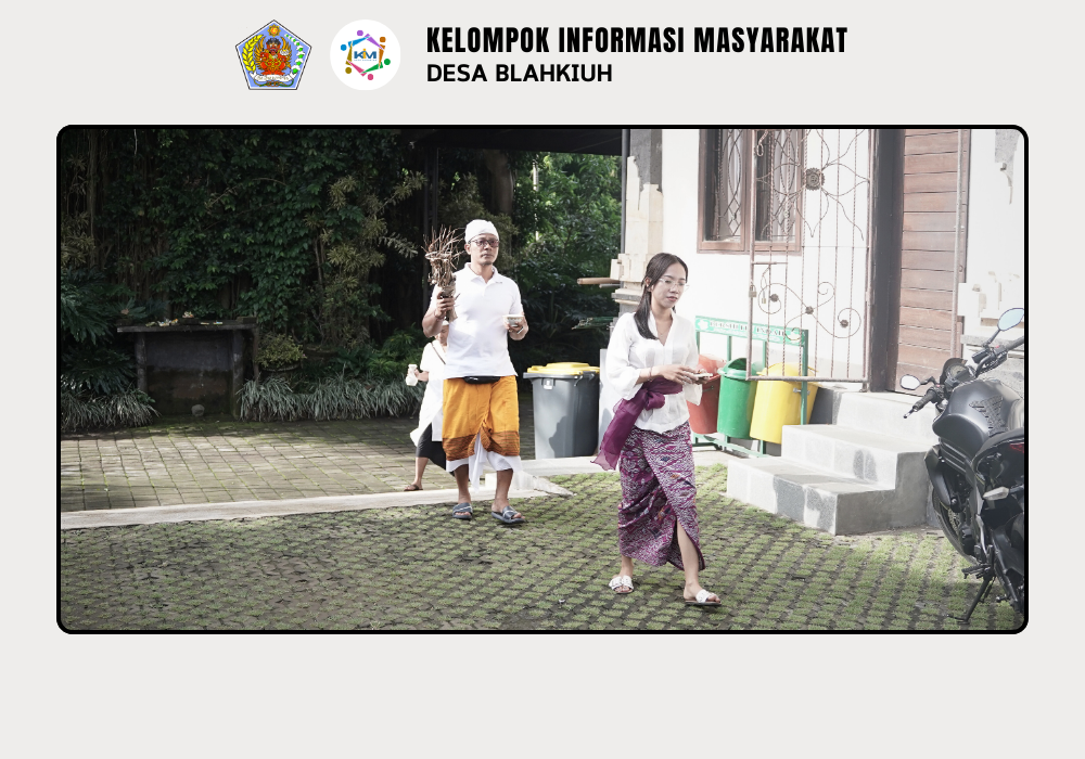 Sembahyang Bersama dalam Rangka Rahina Tumpek Krulut di Kantor Perbekel Blahkiuh - Image 3