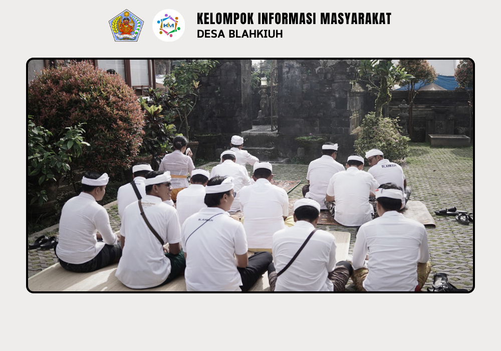 Persembahyangan Bersama dalam Rangka Tumpek Wariga di Kantor Perbekel Blahkiuh - Image 4
