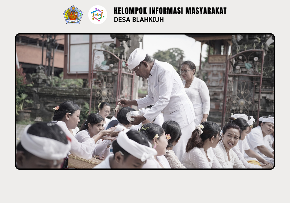 Persembahyangan Bersama dalam Rangka Rahina Saraswati di Kantor Perbekel Blahkiuh - Image 8