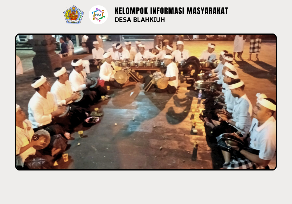 Upacara Melasti Desa Adat Blahkiuh ke Pantai Batu Bolong Menjelang Hari Raya Nyepi - Image 3