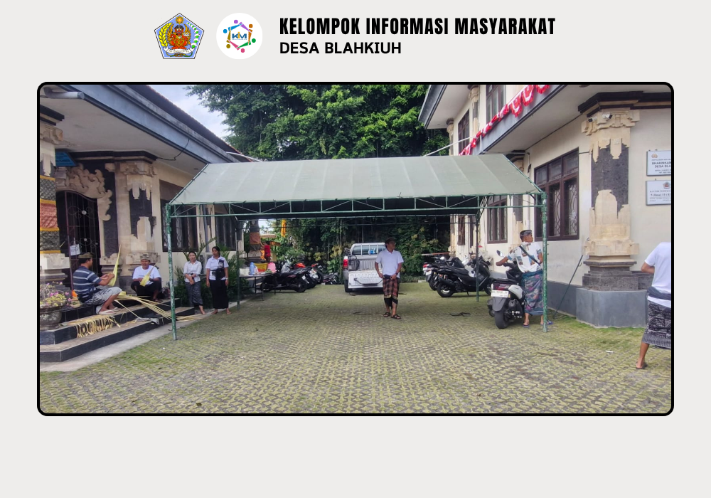Persiapan Upacara Piodalan di Padmasana Kantor Perbekel Blahkiuh - Image 2