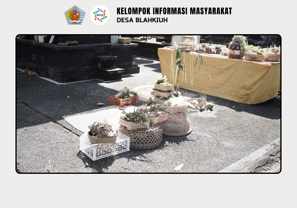 Serah Terima Upakara Piodalan di Pura Gunung Sari Banjar Tengah, Desa Blahkiuh - Image 3