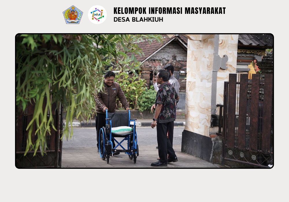 Penyerahan Bantuan Kursi Roda, Alat Bantu Dengar, dan Sembako dari Dinas Sosial Kabupaten Badung untuk Warga Desa Blahkiuh yang Membutuhkan - Image 2