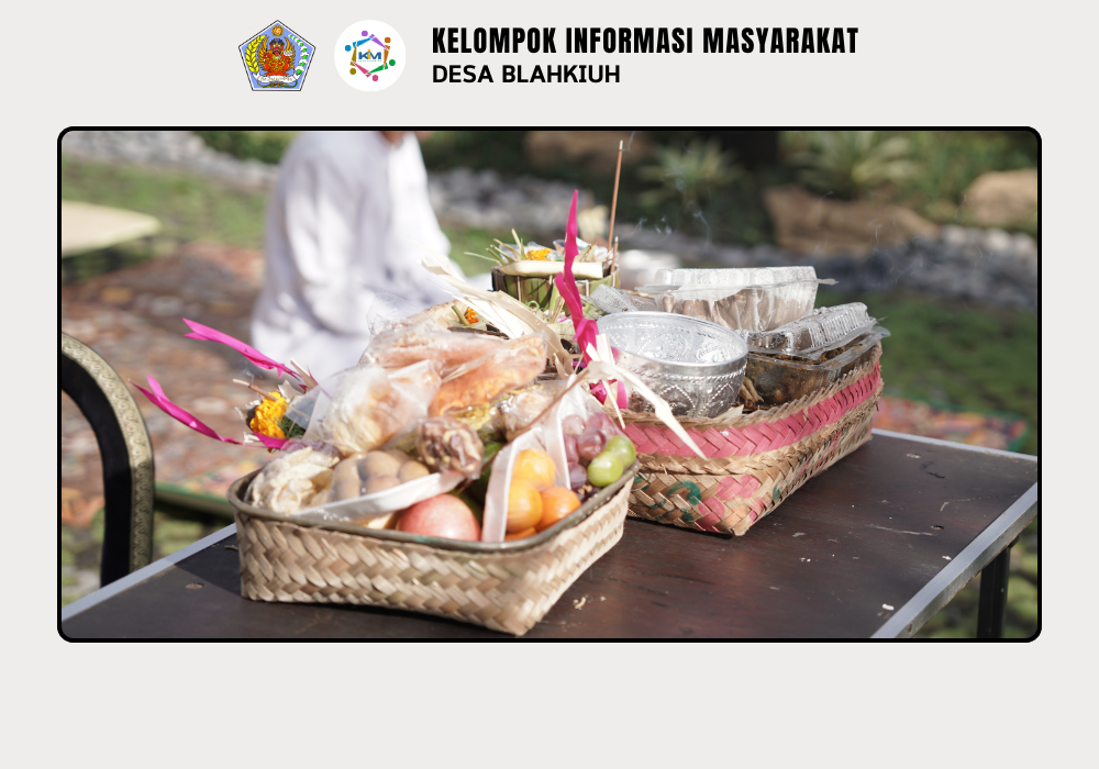 Sembahyang Bersama dalam Rangka Rahina Tumpek Krulut di Kantor Perbekel Blahkiuh - Image 6