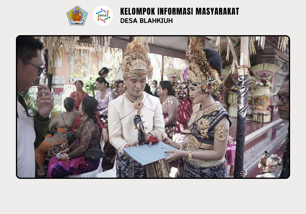 Serah Terima Akta Nikah di Banjar Tengah Desa Blahkiuh - Image 2