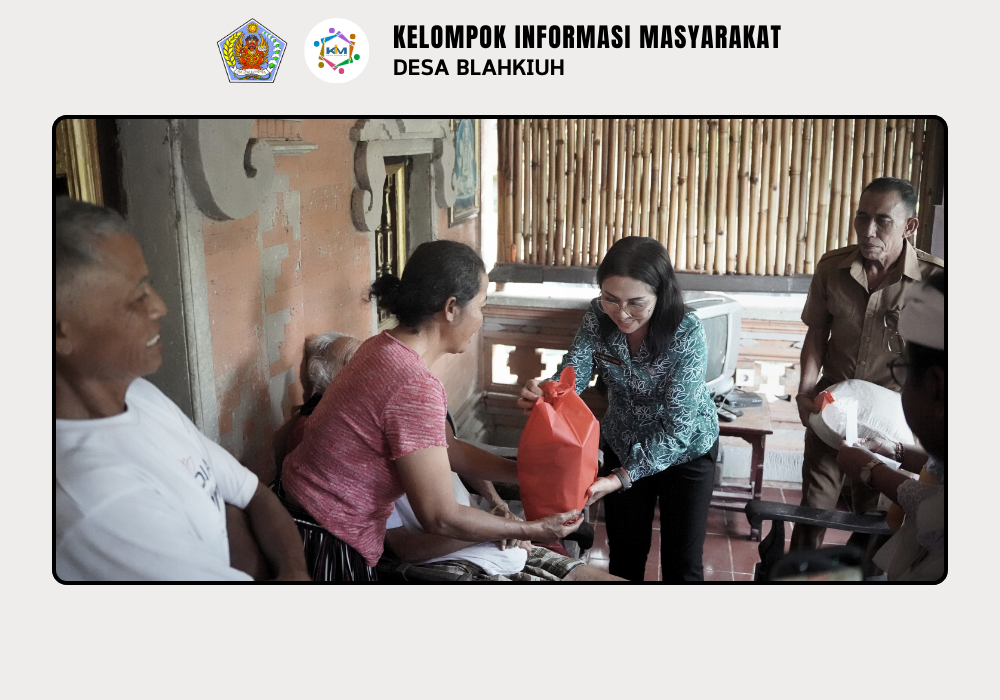 Penyerahan Bantuan Sembako oleh Ibu Bupati Badung di Wilayah Banjar Kembangsari Desa Blahkiuh - Image 3