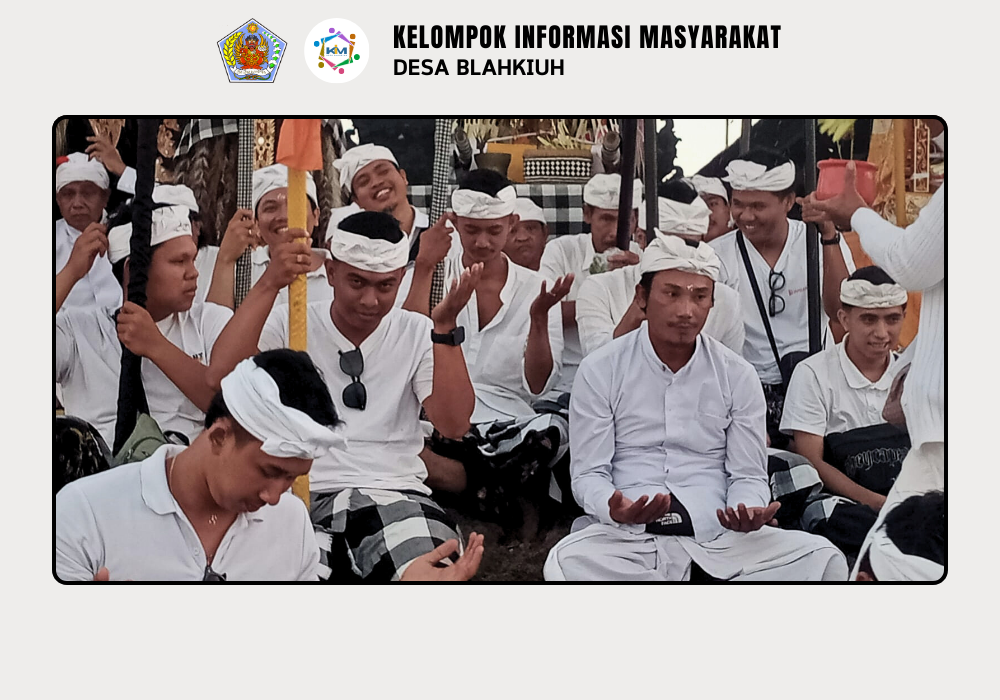 Upacara Melasti Desa Adat Blahkiuh ke Pantai Batu Bolong Menjelang Hari Raya Nyepi - Image 7