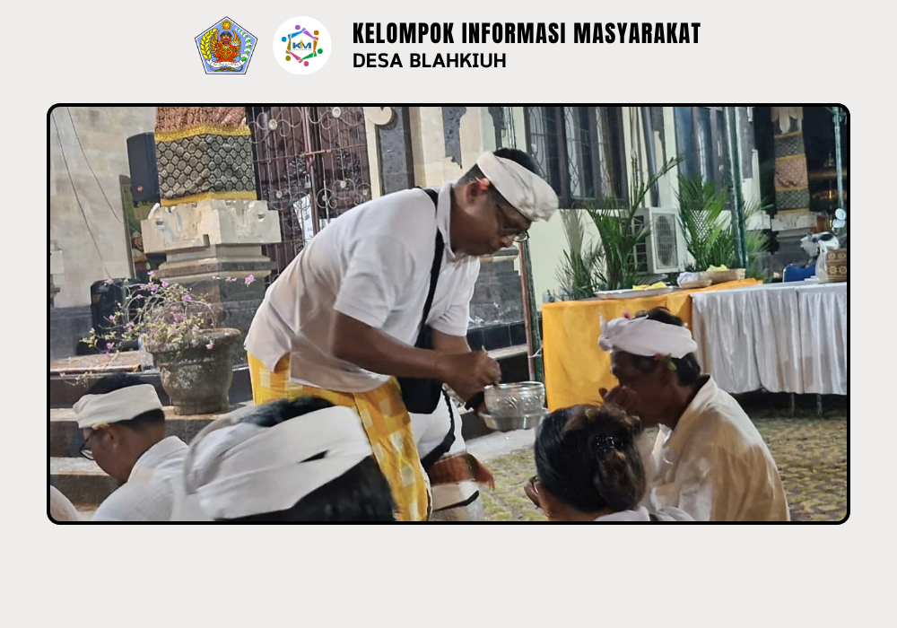 Upacara Ngaluhur Piodalan Padmasana Kantor Perbekel Blahkiuh - Image 9