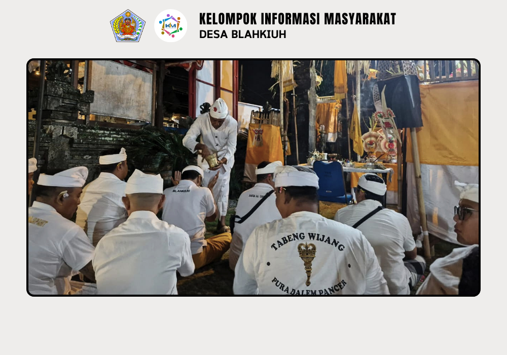 Upacara Ngaluhur Piodalan Padmasana Kantor Perbekel Blahkiuh - Image 10