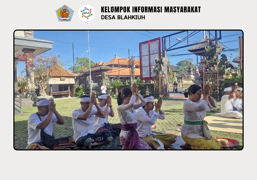 Persembahyangan Bersama dalam Rangka Rahina Tumpek Wayang di Kantor Perbekel Desa Blahkiuh - Image 4