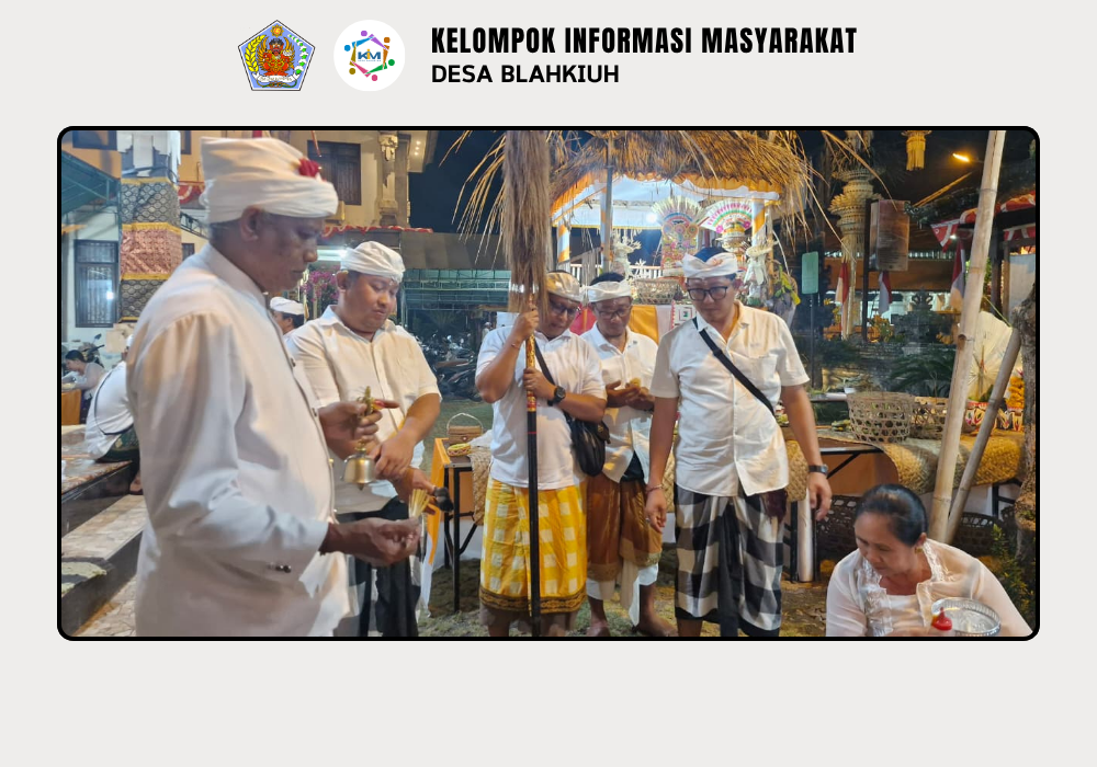 Upacara Ngaluhur Piodalan Padmasana Kantor Perbekel Blahkiuh - Image 4