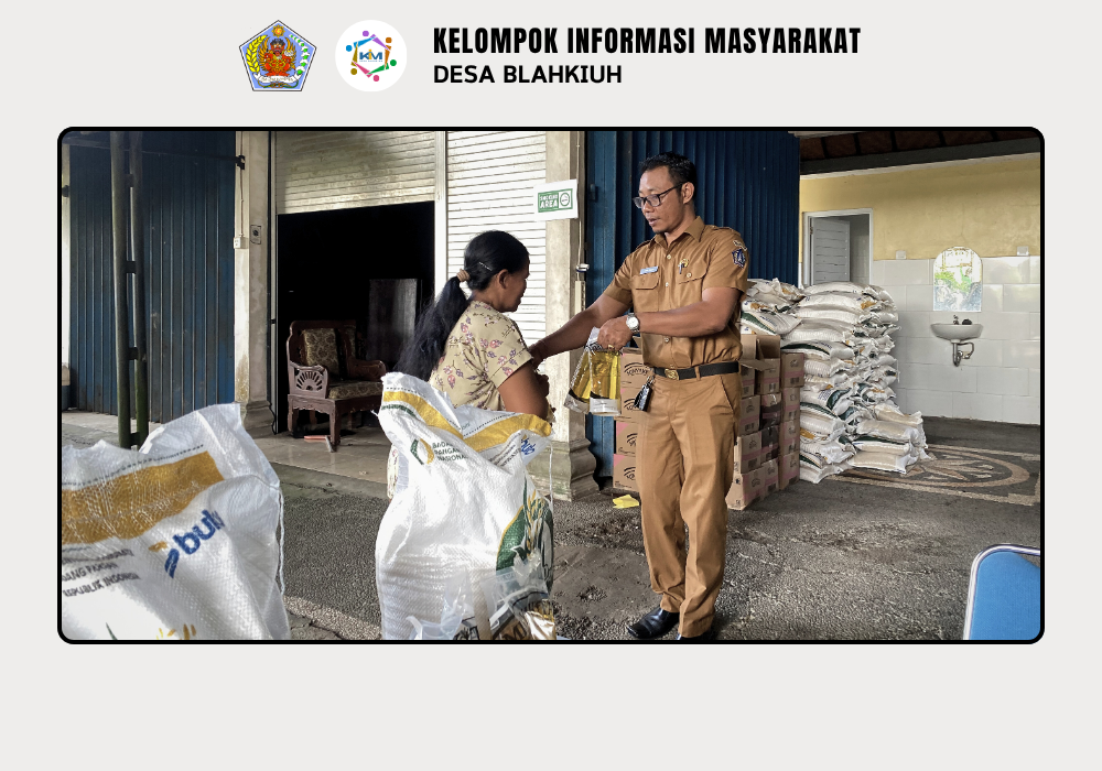 Penyaluran Bahan Pangan Beras dan Minyak Goreng dari Kementerian Koordinator Bidang Pangan Republik Indonesia di Kantor Perbekel Blahkiuh - Image 4