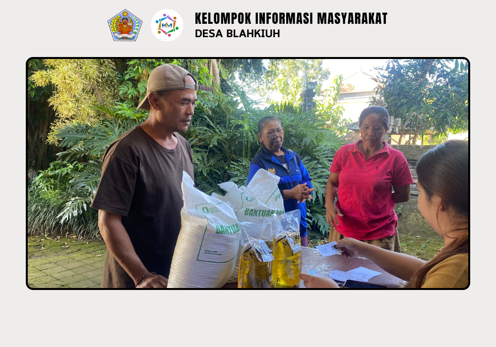 Penyaluran Bahan Pangan Beras dan Minyak Goreng dari Kementerian Koordinator Bidang Pangan Republik Indonesia di Kantor Perbekel Blahkiuh - Image 6