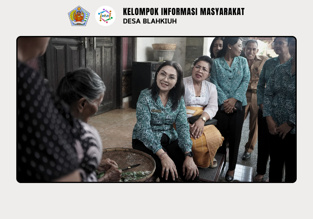 Penyerahan Bantuan Sembako oleh Ibu Bupati Badung di Wilayah Banjar Kembangsari Desa Blahkiuh - Image 7