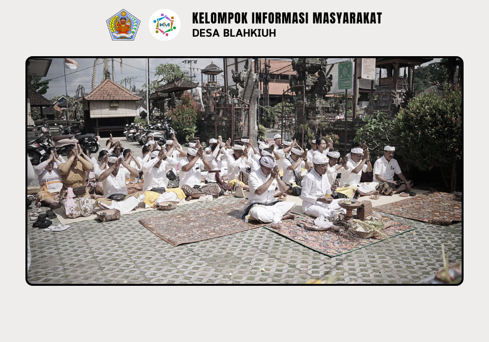 Persembahyangan Bersama dalam Rangka Rahina Saraswati di Kantor Perbekel Blahkiuh - Image 6