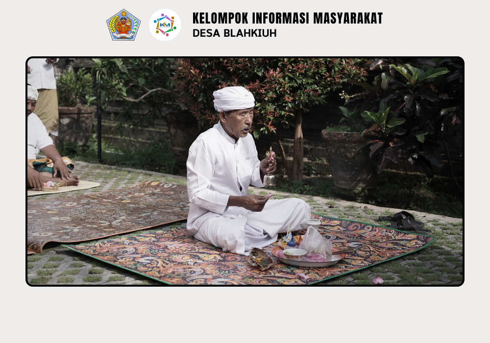 Persembahyangan Bersama dalam Rangka Tumpek Wariga di Kantor Perbekel Blahkiuh - Image 2