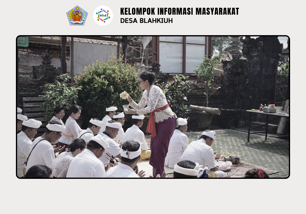 Persembahyangan Bersama dalam Rangka Rahina Saraswati di Kantor Perbekel Blahkiuh - Image 4