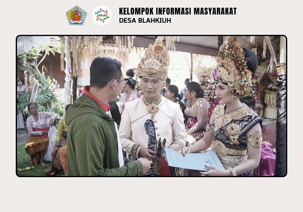Serah Terima Akta Nikah di Banjar Tengah Desa Blahkiuh - Image 3