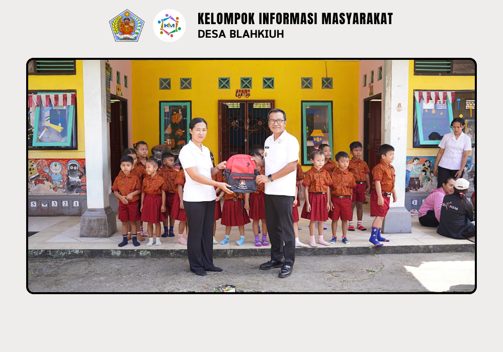 Kegiatan Serah Terima Seragam TK Singasari I dan TK Singasari II Desa Blahkiuh - Image 4