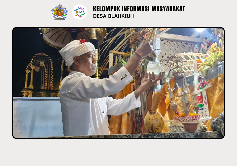 Upacara Ngaluhur Piodalan Padmasana Kantor Perbekel Blahkiuh - Image 6
