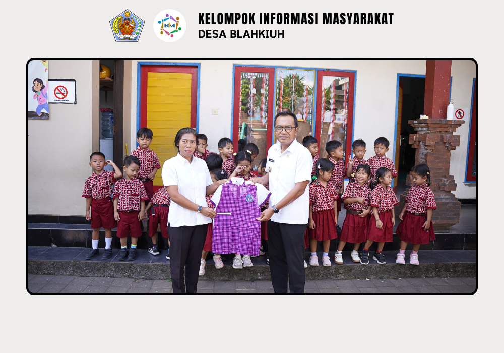 Kegiatan Serah Terima Seragam TK Singasari I dan TK Singasari II Desa Blahkiuh - Image 6