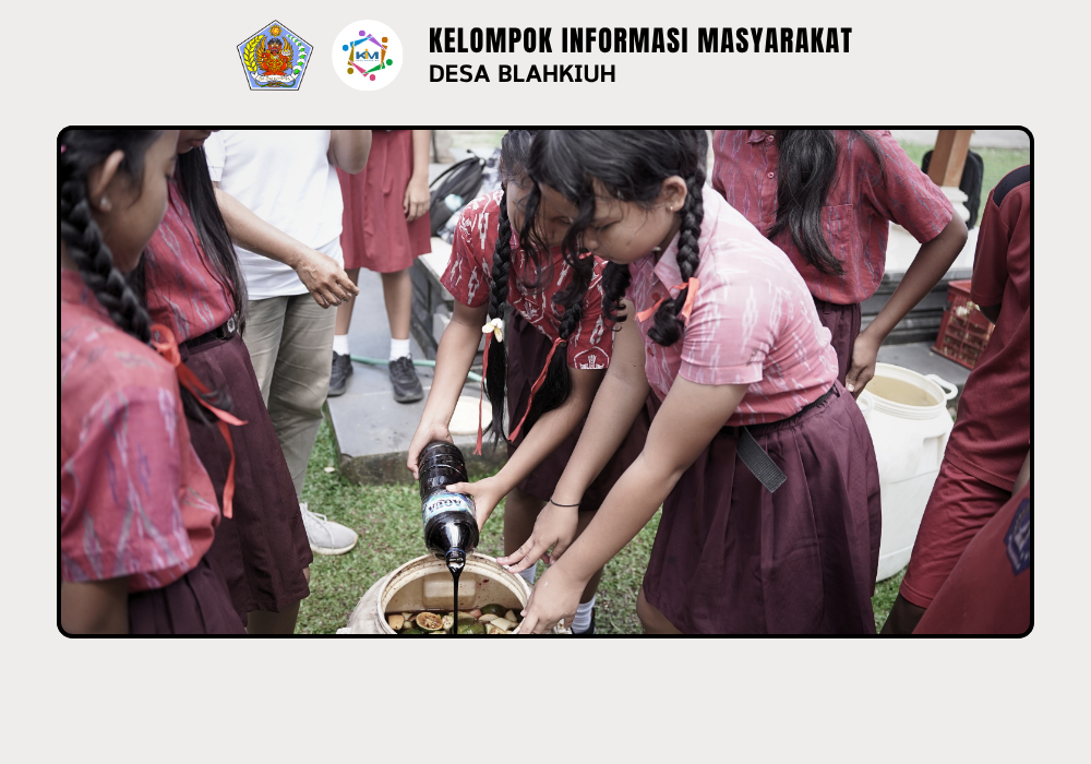 Program Taman Kreatif di TPS 3R Kubon Ampas Sari Edukasi Siswa SD Olah Sampah Jadi Eco Enzyme - Image 9