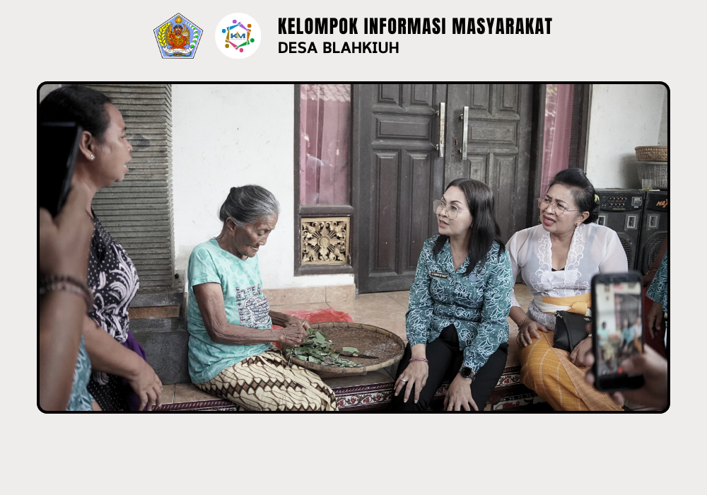 Penyerahan Bantuan Sembako oleh Ibu Bupati Badung di Wilayah Banjar Kembangsari Desa Blahkiuh - Image 6