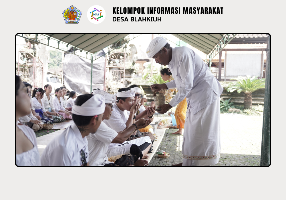 Sembahyang Bersama dalam Rangka Tigang Rahina Piodalan Padmasana Kantor Perbekel Blahkiuh - Image 6