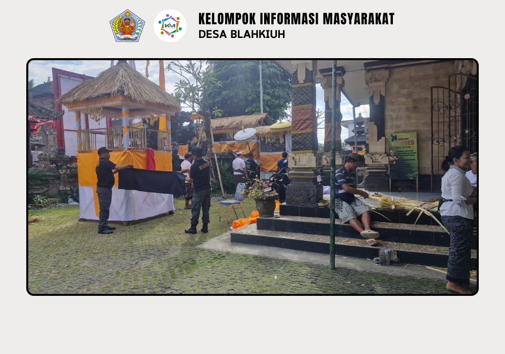 Persiapan Upacara Piodalan di Padmasana Kantor Perbekel Blahkiuh - Image 4