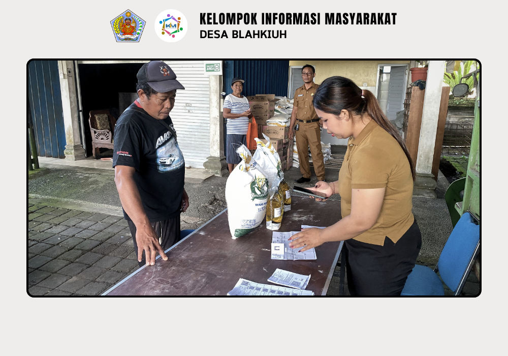 Penyaluran Bahan Pangan Beras dan Minyak Goreng dari Kementerian Koordinator Bidang Pangan Republik Indonesia di Kantor Perbekel Blahkiuh - Image 7