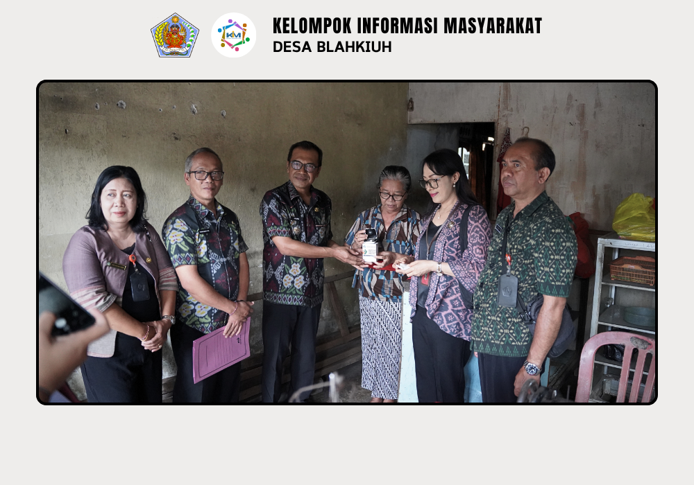 Penyerahan Bantuan Kursi Roda, Alat Bantu Dengar, dan Sembako dari Dinas Sosial Kabupaten Badung untuk Warga Desa Blahkiuh yang Membutuhkan - Image 6