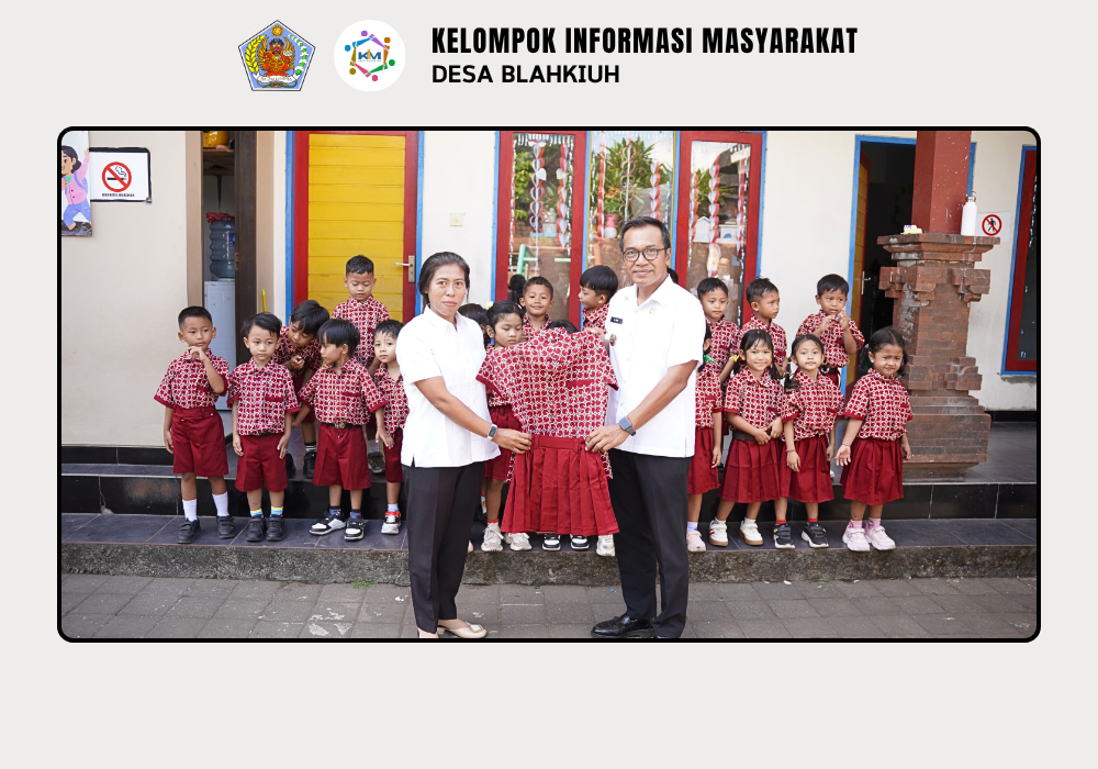 Kegiatan Serah Terima Seragam TK Singasari I dan TK Singasari II Desa Blahkiuh - Image 5