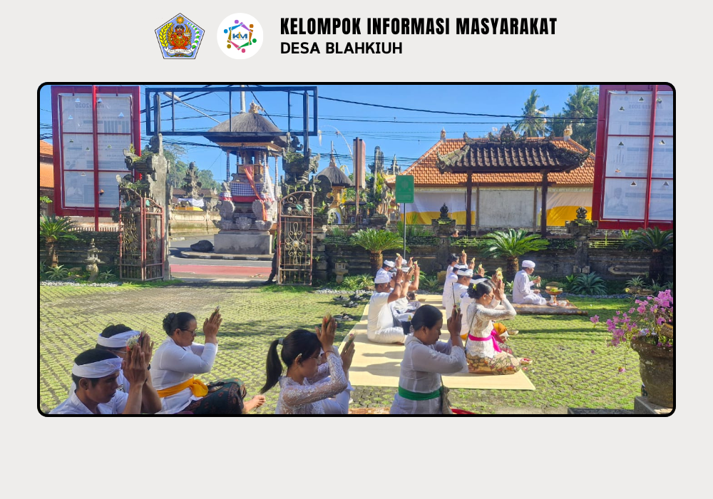 Persembahyangan Bersama dalam Rangka Rahina Tumpek Wayang di Kantor Perbekel Desa Blahkiuh - Image 2
