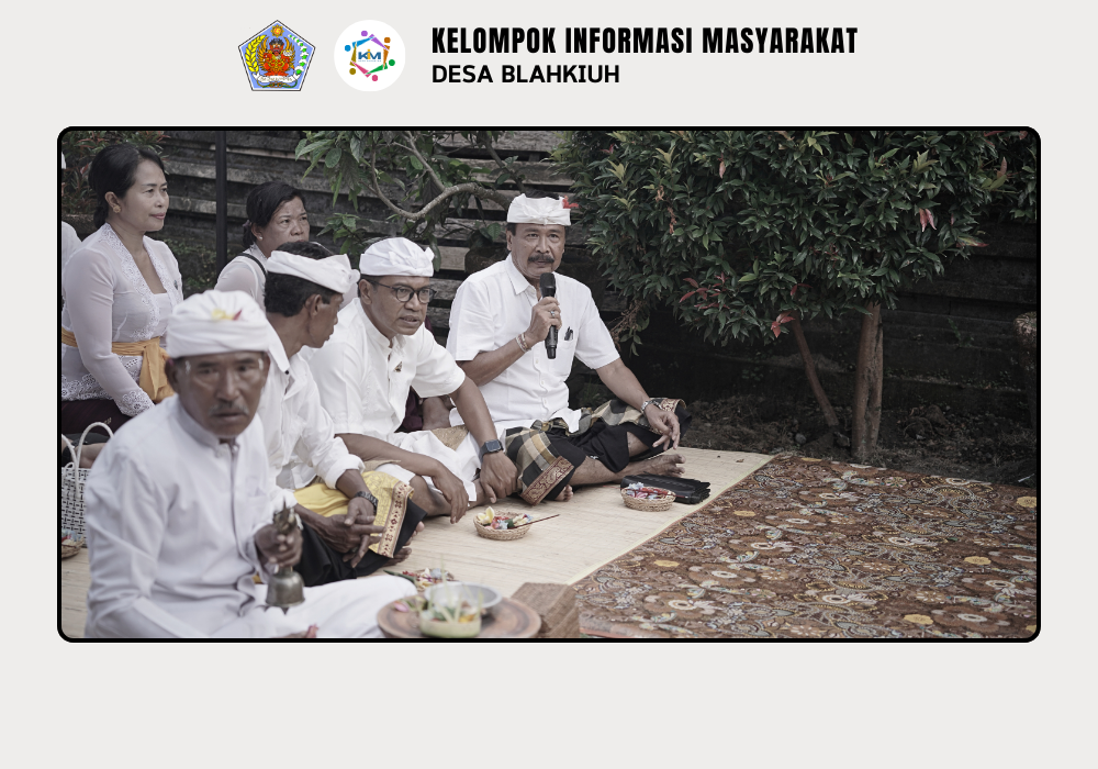 Persembahyangan Bersama dalam Rangka Rahina Saraswati di Kantor Perbekel Blahkiuh - Image 5