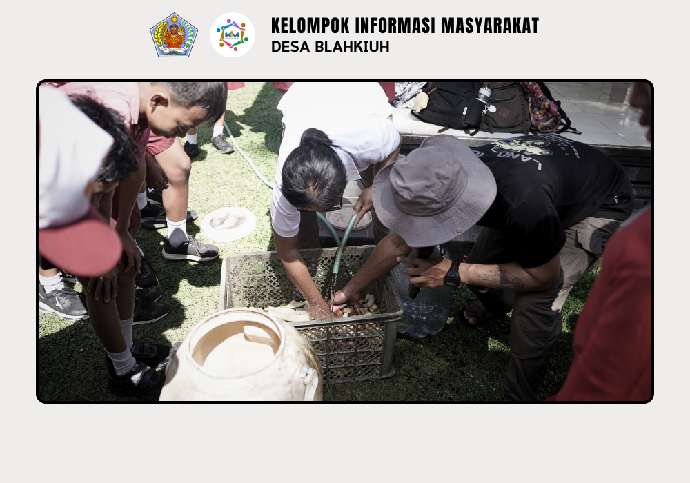 Program Taman Kreatif di TPS 3R Kubon Ampas Sari Edukasi Siswa SD Olah Sampah Jadi Eco Enzyme - Image 7