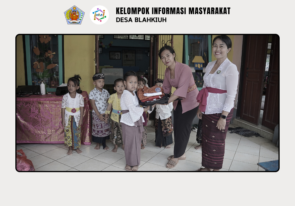 Kegiatan Serah Terima Seragam TK Singasari I dan TK Singasari II Desa Blahkiuh - Image 10