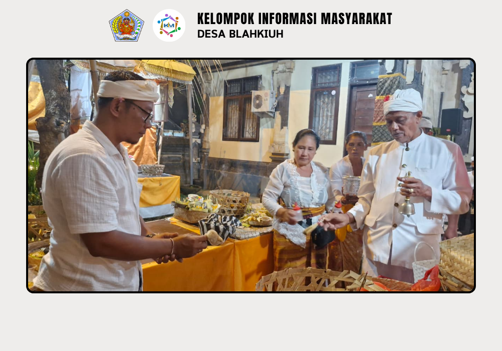 Upacara Ngaluhur Piodalan Padmasana Kantor Perbekel Blahkiuh - Image 3