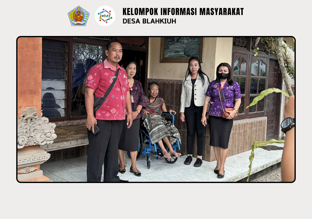 Penyerahan Kursi roda dari Dinas Sosial Kab Badung di Banjar Ulapan I, Ulapan II, dan Kembangsari Desa Blahkiuh - Image 2