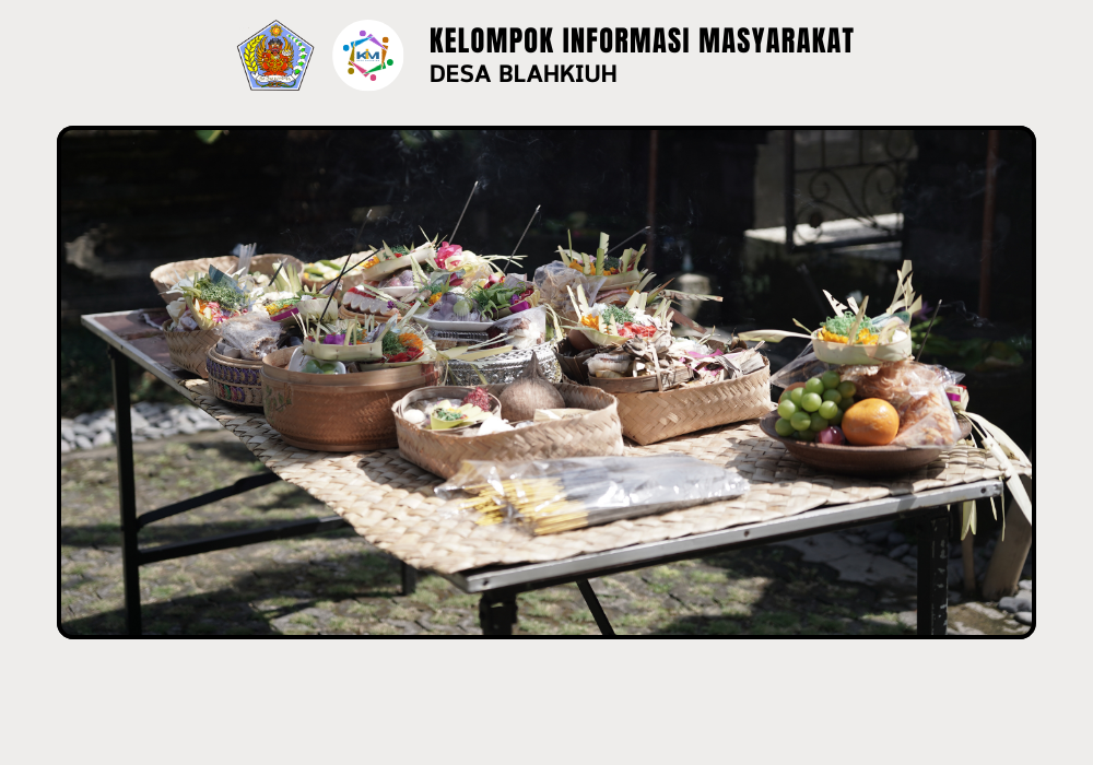 Sembahyang Bersama dalam Rangka Tigang Rahina Piodalan Padmasana Kantor Perbekel Blahkiuh - Image 3