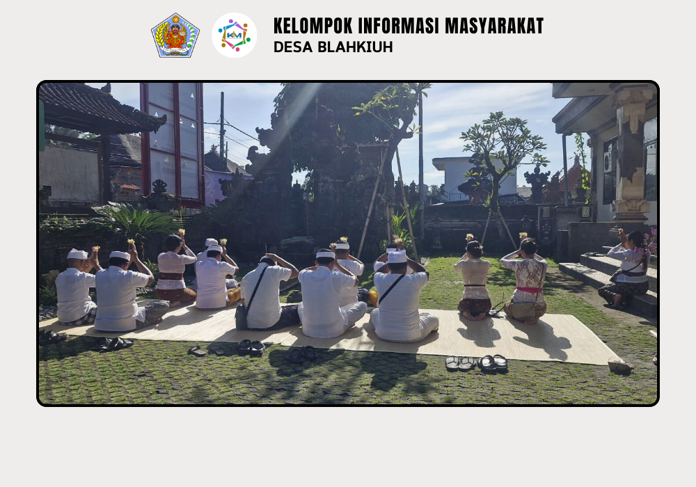 Persembahyangan Bersama dalam Rangka Rahina Tumpek Wayang di Kantor Perbekel Desa Blahkiuh - Image 5