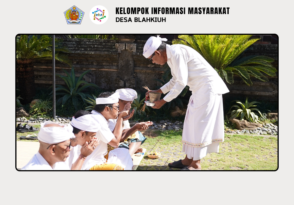 Persembahyangan Bersama dalam Rangka Tumpek Uye Dilaksanakan di Kantor Perbekel Blahkiuh - Image 7