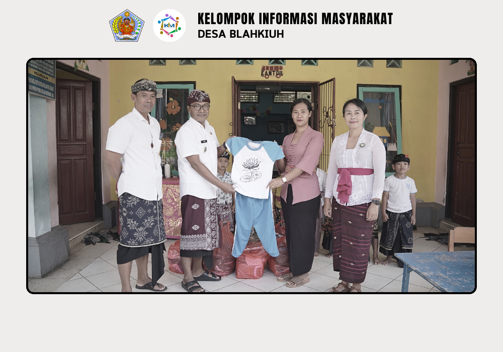 Kegiatan Serah Terima Seragam TK Singasari I dan TK Singasari II Desa Blahkiuh - Image 8
