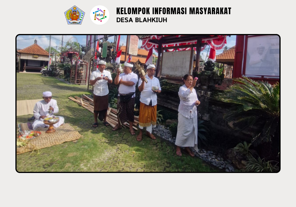Sembahyang Bersama dalam Rangka Rahina Tumpek Krulut di Kantor Perbekel Blahkiuh - Image 3