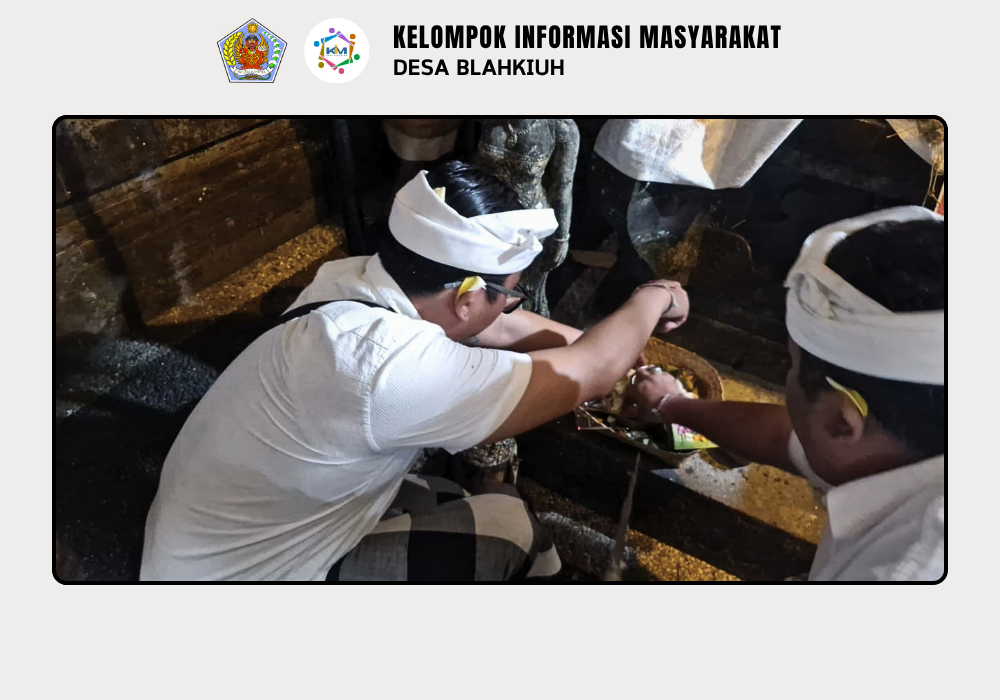 Upacara Ngaluhur Piodalan Padmasana Kantor Perbekel Blahkiuh - Image 5