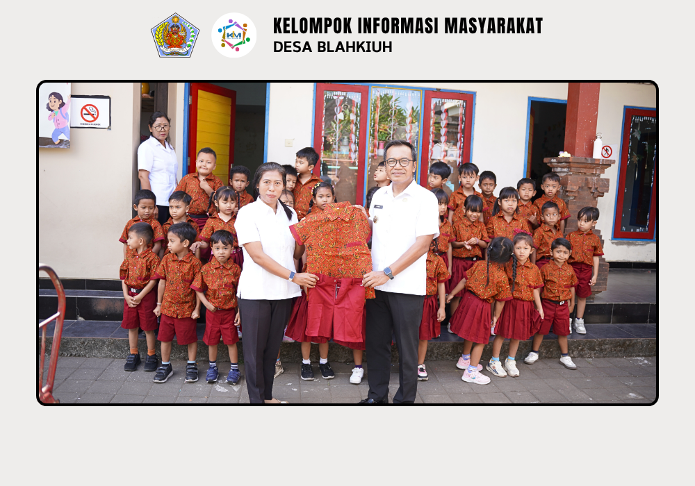 Kegiatan Serah Terima Seragam TK Singasari I dan TK Singasari II Desa Blahkiuh - Image 7